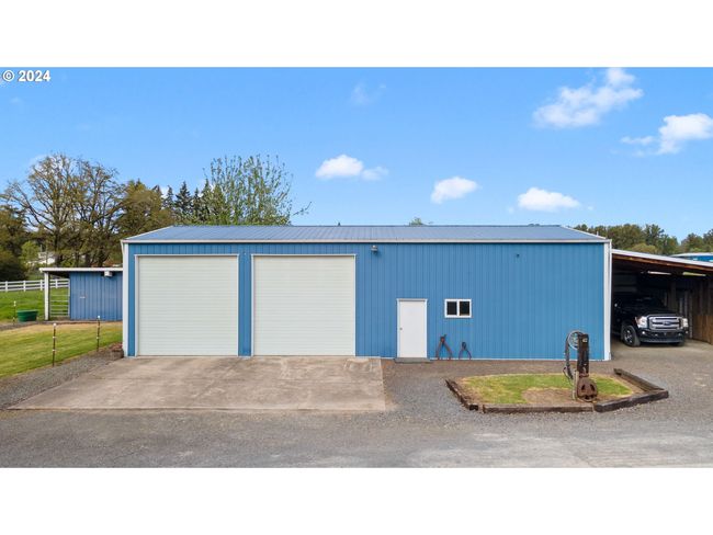 12430 S Oak Grove Rd, House other with 3 bedrooms, 4 bathrooms and 6 parking in Canby OR | Image 13