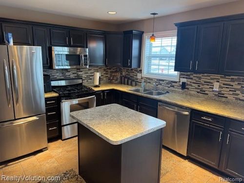 7781 Wilshire Dr, Almont, MI, 48003-7803 | Card Image