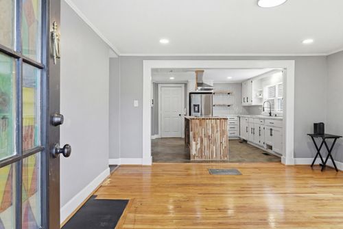 114 N Moore St, duncan, SC, 29334-9619 | Card Image