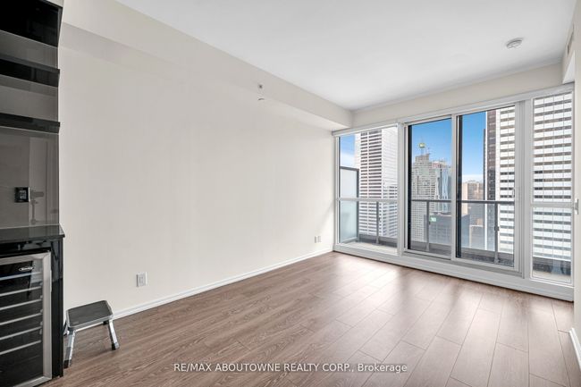 5210 - 70 Temperance St, Condo with 1 bedrooms, 1 bathrooms and null parking in Toronto ON | Image 14