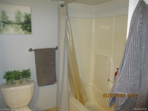 435 E Grand River Ave, Fowlerville, MI, 48836-9525 | Card Image