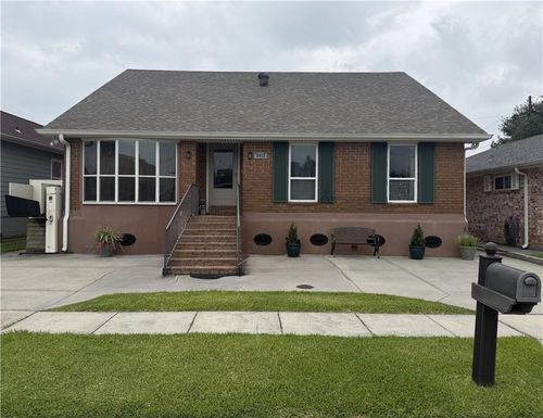 8412 Colonel Dr, Chalmette, LA, 70043-4002 | Card Image
