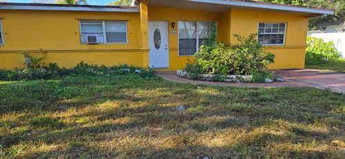 112 Newton Rd, West Park, FL, 33023-6170 | Card Image