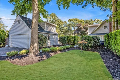 29 Aspen Rd, Kings Park, NY, 11754-3301 | Card Image