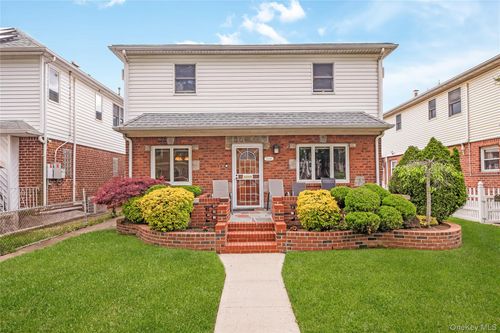 7528 170th St, Fresh Meadows, NY, 11366-1342 | Card Image