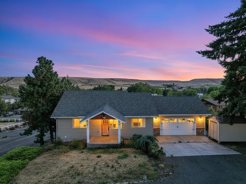 340 Ne 7th St, Dufur, OR, 97021-7502 | Card Image