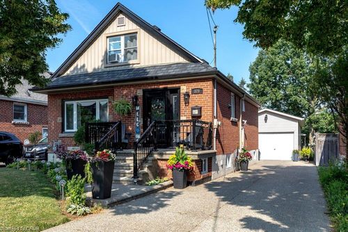 328 E 19th St, Hamilton, ON, L9A4S8 | Card Image