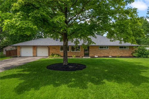 9191 Stephanie St, Centerville, OH, 45458-3711 | Card Image