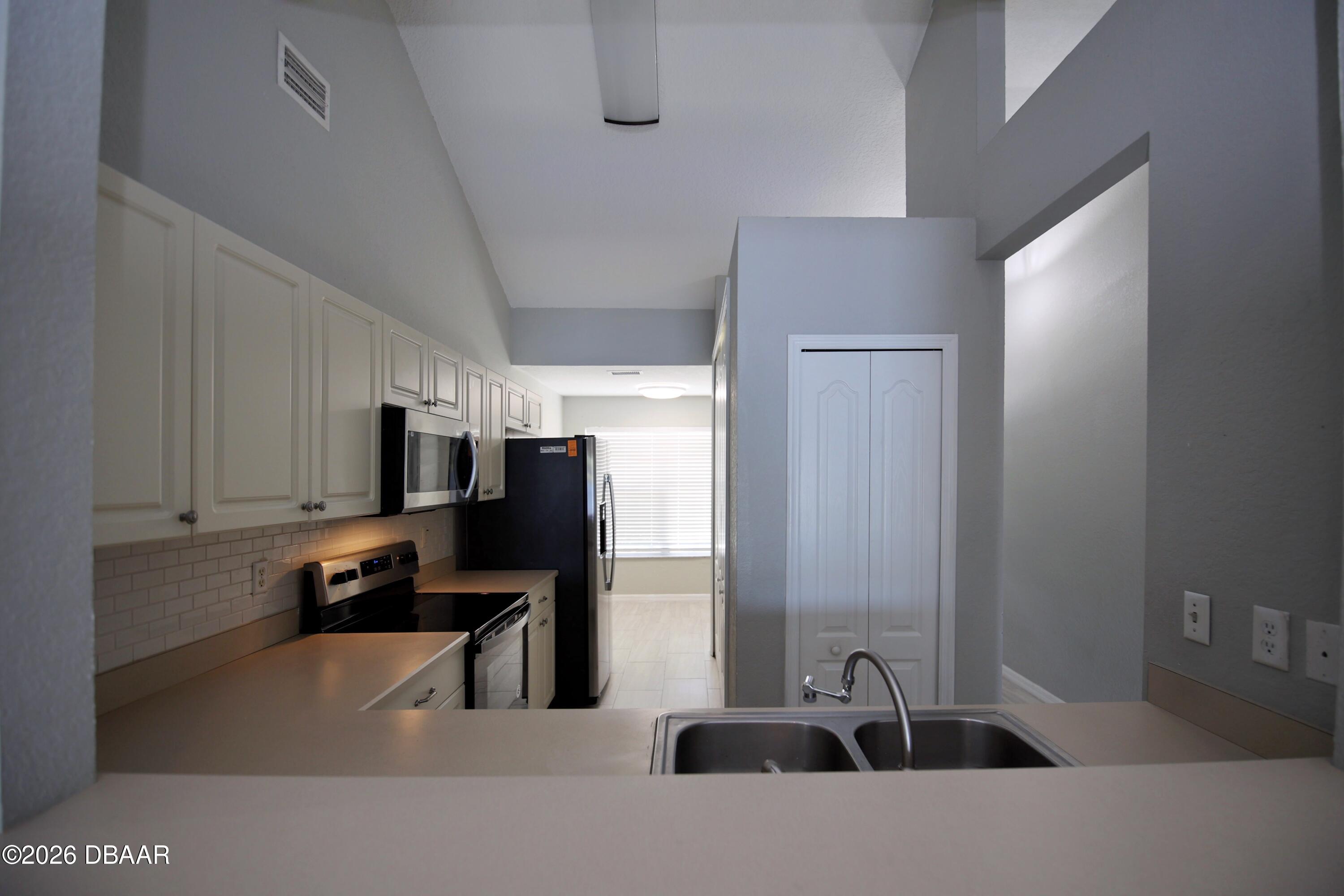 Residential Lease in Holly Hill 4