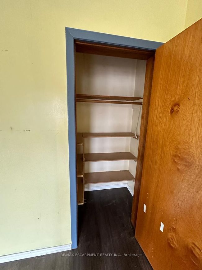 206 Hughson St. N, House other with 4 bedrooms, 3 bathrooms and null parking in Hamilton ON | Image 17