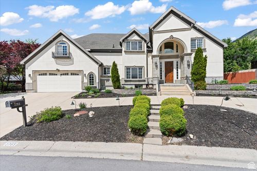 2765 E Blue Spruce Dr, Holladay, UT, 84117-7702 | Card Image