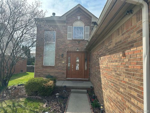 55 Morross Cir, Dearborn, MI, 48126-2395 | Card Image