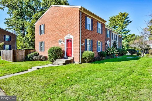3209 Silverstone Ct, OAKTON, VA, 22124-2765 | Card Image