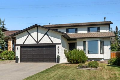 127 Edgewood Dr Nw, House detached with 4 bedrooms, 3 bathrooms and 4 parking in Calgary AB | Image 1