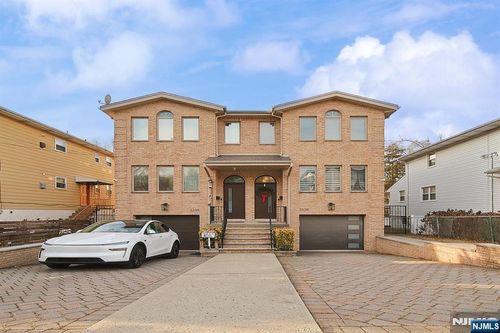 333 Highland Ave, Palisades Park, NJ, 07650-1335 | Card Image