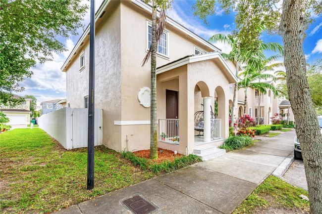 14112 Sw 276th St, Townhouse with 3 bedrooms, 2 bathrooms and null parking in Homestead FL | Image 9
