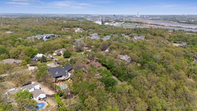 12315 14 Th St, House other with 3 bedrooms, 3 bathrooms and null parking in Jenks OK | Image 85