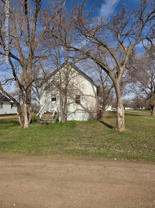 303 Main St, Almont, ND, 58520-7724 | Card Image