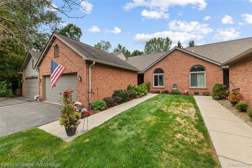 40-1048 Pinewood Ct, Brighton, MI, 48116-2428 | Card Image