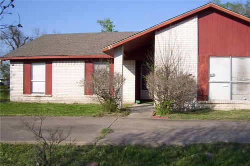 810 Foster St, Navasota, TX, 77868-3410 | Card Image
