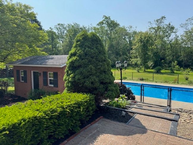 206 Brook Hollow Rd, House other with 3 bedrooms, 3 bathrooms and null parking in Mt. Pleasant Twp - Wml PA | Image 9