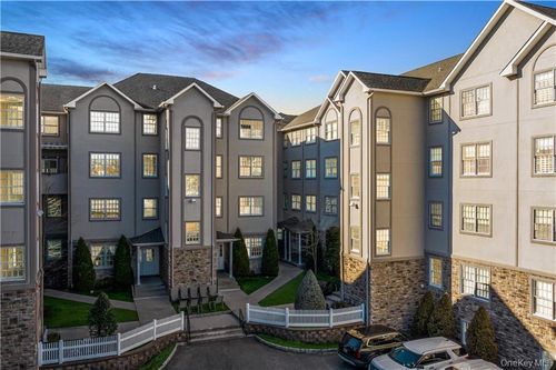 3307 Parkview Dr, Spring Valley, NY, 10977-4981 | Card Image