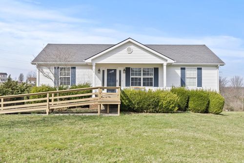 136 Country Ln, Lancaster, KY, 40444-7418 | Card Image