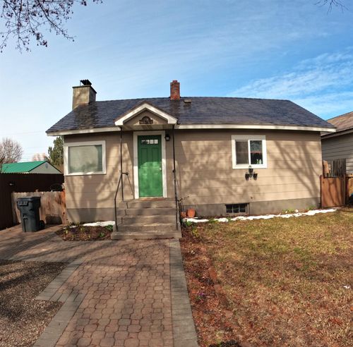 808 W Clay Ave, Chewelah, WA, 99109-9115 | Card Image