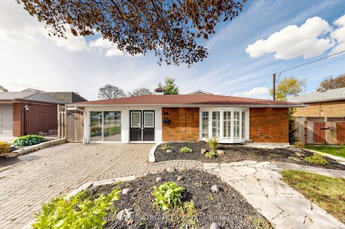 98 Thorncliffe St, Oshawa, ON, L1H7H2 | Card Image