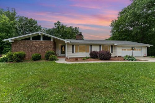 657 Spring St, Walnut Cove, NC, 27052-6880 | Card Image