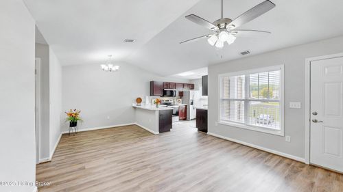 202-9001 Falcon Crest Ct, Louisville, KY, 40219-6058 | Card Image