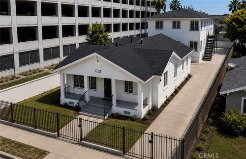 925 W 84th, Los Angeles, CA, 90044 | Card Image