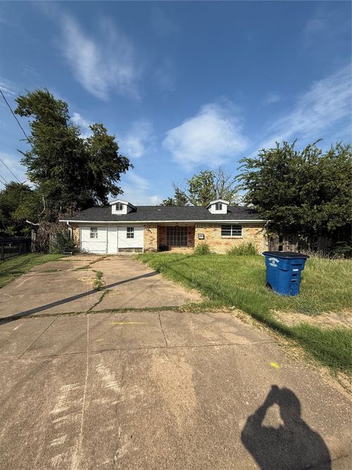 2820 Blanton St, Dallas, TX, 75227-7213 | Card Image