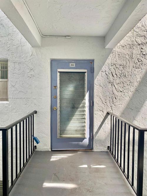 apt-202-3000 E Sunrise Lakes Dr, Sunrise, FL, 33322-1723 | Card Image