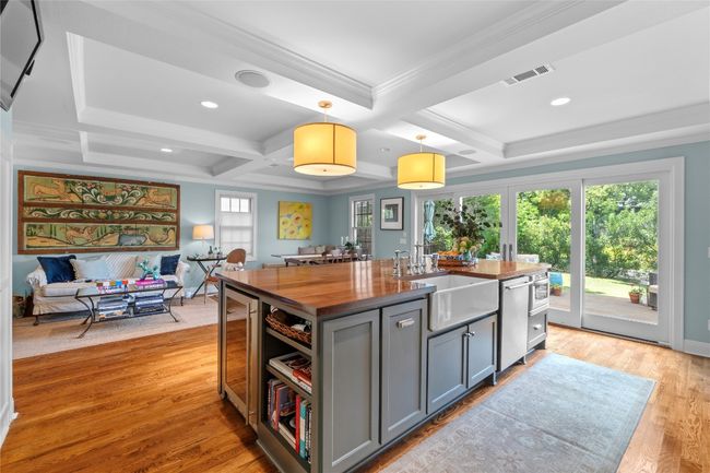 1704 W 34 Th St, House other with 3 bedrooms, 3 bathrooms and 3 parking in Austin TX | Image 4