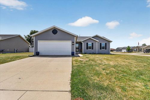 1627 Redwood Dr, Janesville, WI, 53546-6207 | Card Image