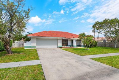 2057 Amesbury Circle, House other with 3 bedrooms, 2 bathrooms and null parking in Wellington FL | Image 2