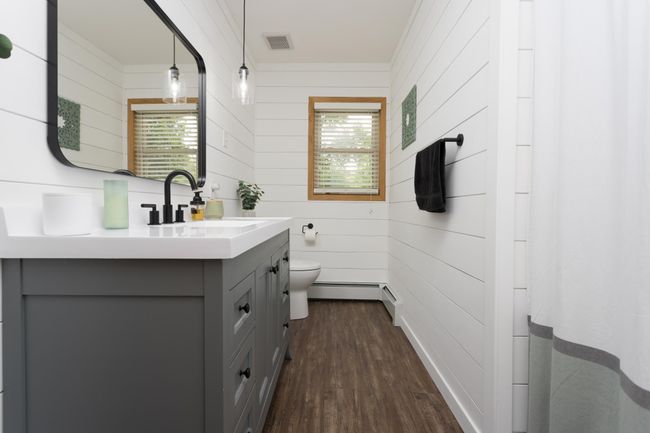 29 - Bathroom.jpg | Image 29