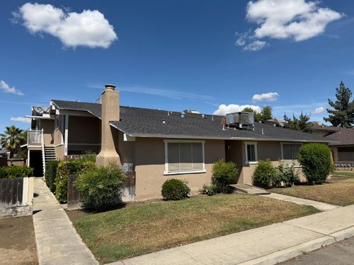 571 W Ashlan Ave, Clovis, CA, 93612-4912 | Card Image