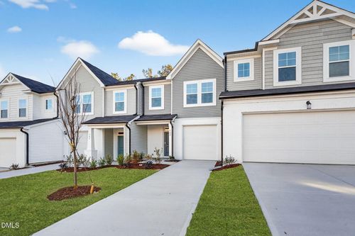 582 Barrington Row Ave, Zebulon, NC, 27597-3709 | Card Image
