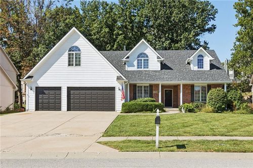 1024 Redwood Ln, Liberty, MO, 64068-9205 | Card Image