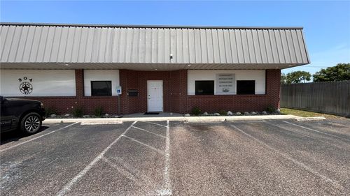 b-904 Memorial Pkwy, Portland, TX, 78374-1832 | Card Image
