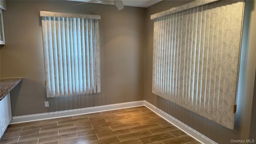 264 82nd Ave, Glen Oaks, NY, 11004-1550 | Card Image