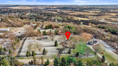 3003280 Snowdon Dr, Waukesha, WI, 53189-9403 | Card Image