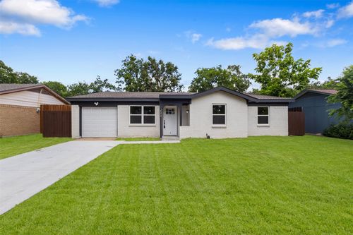 422 Sparks Street, Grand Prairie, TX, 75051 | Card Image