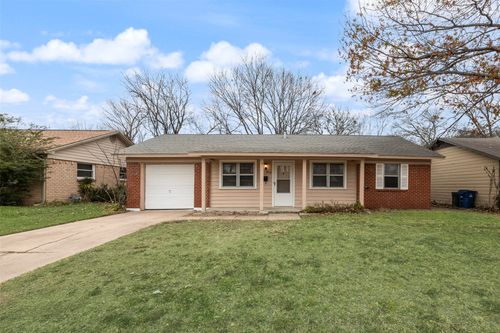 404 Vaden Ave, Everman, TX, 76140-4518 | Card Image