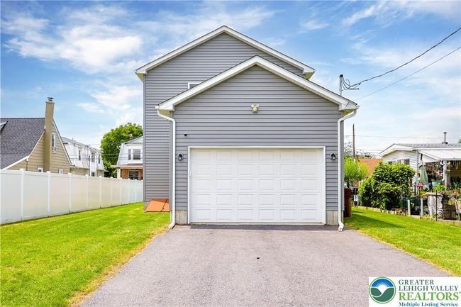 721 7 Th St, House other with 3 bedrooms, 3 bathrooms and null parking in Whitehall PA | Image 47