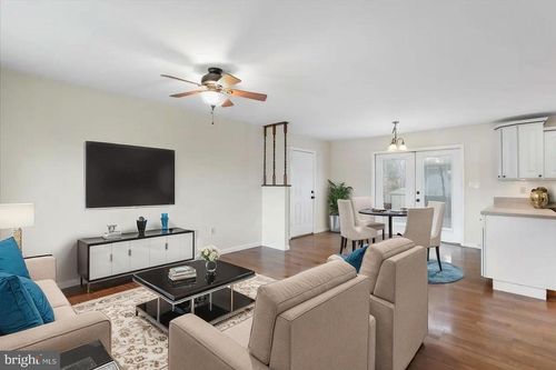 1349 Cedarwood Dr, HAGERSTOWN, MD, 21742-3018 | Card Image