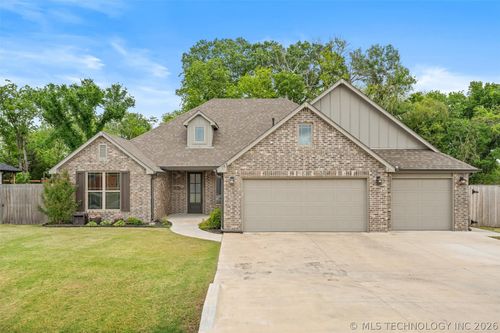 189 N Phillips St, Skiatook, OK, 74070-3710 | Card Image