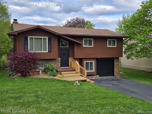661 Harry Paul Dr, Lake Orion, MI, 48362-2838 | Card Image